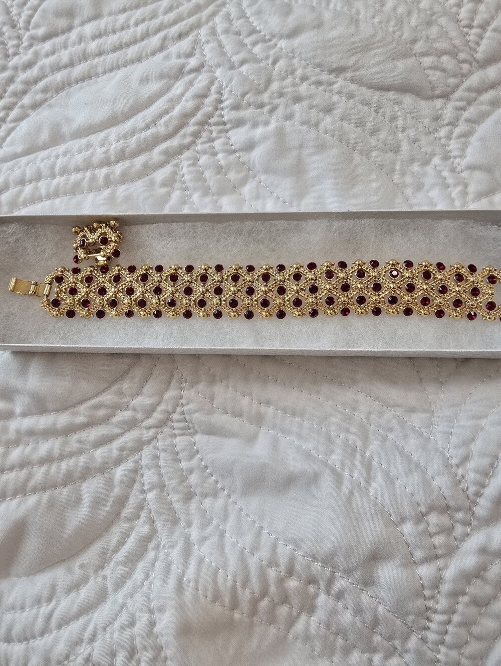 VINTAGE CAMROSE & KROSS JBK GOLD TONED AND RED Ruby JACKIE KENNEDY COLLECTION